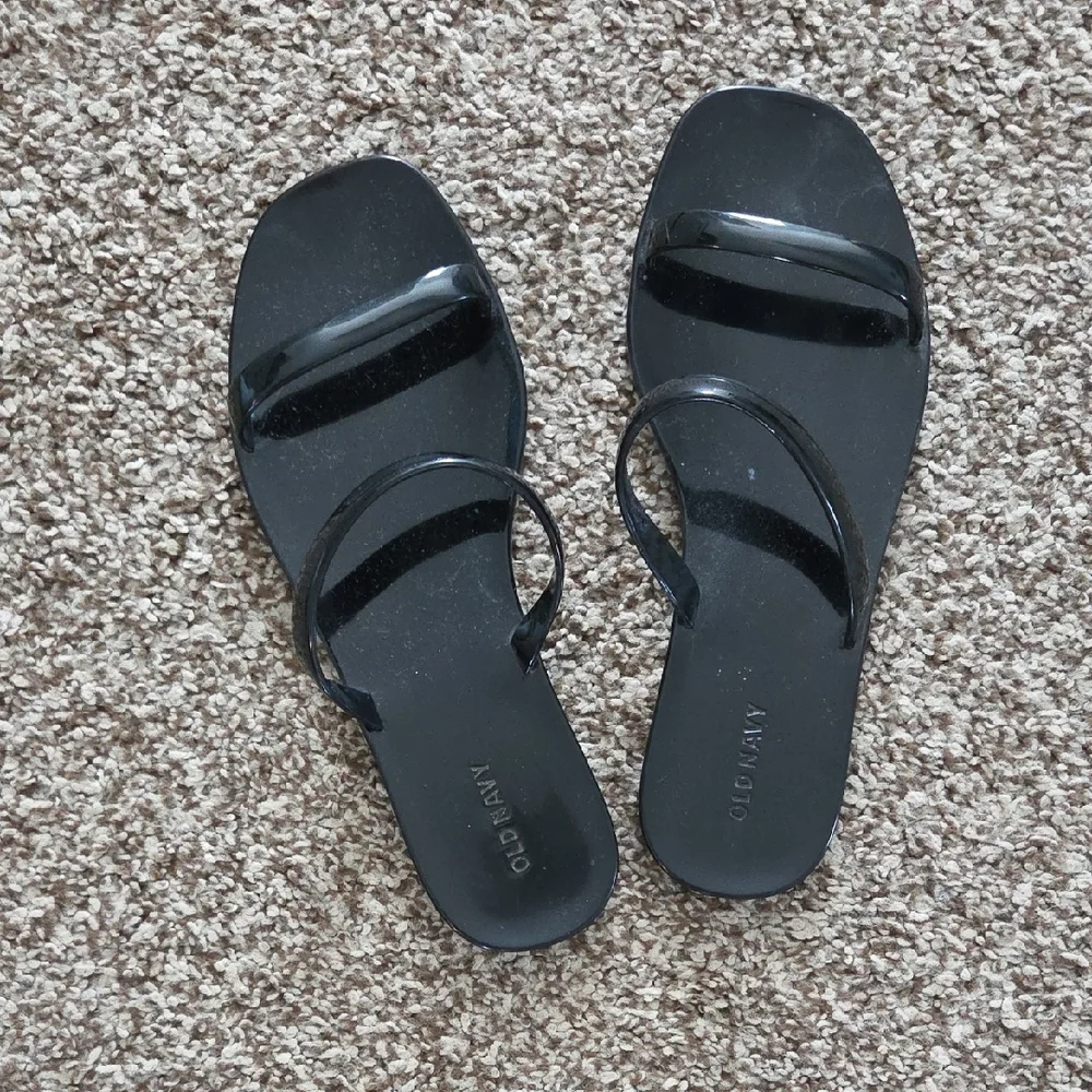 Old Navy Women's Glossy Black Sandals - Picture 1 of 4